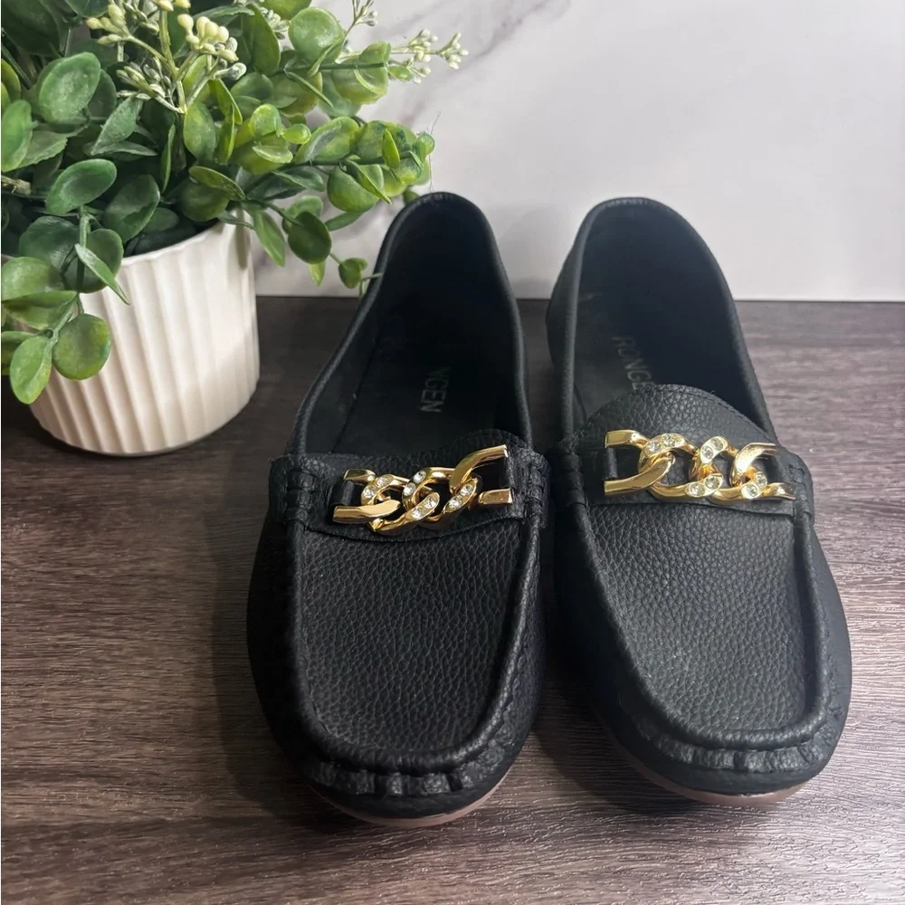 Chic Black Loafers with Gold Chain Detail - Picture 3 of 8